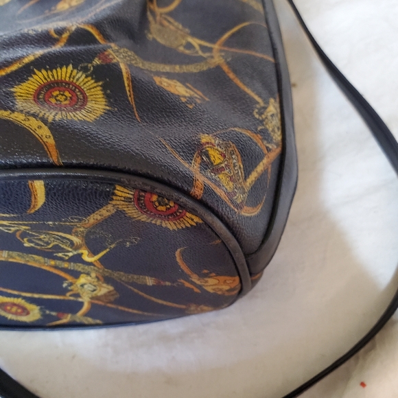 Mark Cross Bucket Bag. Leather. Black & Gold. America's First Luxury Brand. - Picture 9 of 11